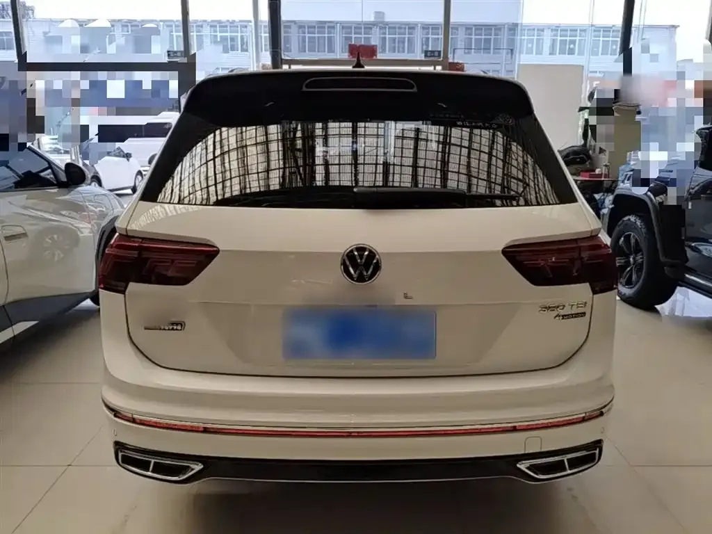 Volkswagen Tiguan L — фото 10