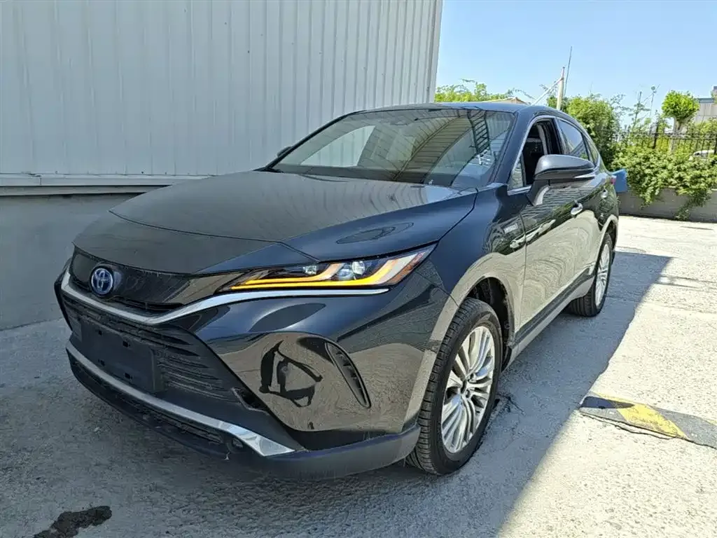 Toyota Harrier — фото 1