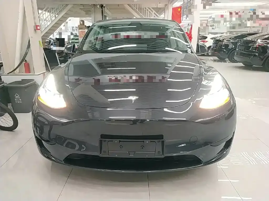 Tesla Model Y — фото 2