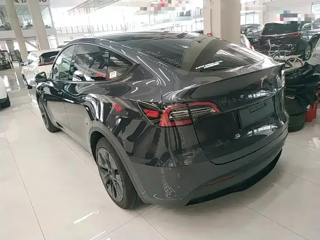 Tesla Model Y — фото 4