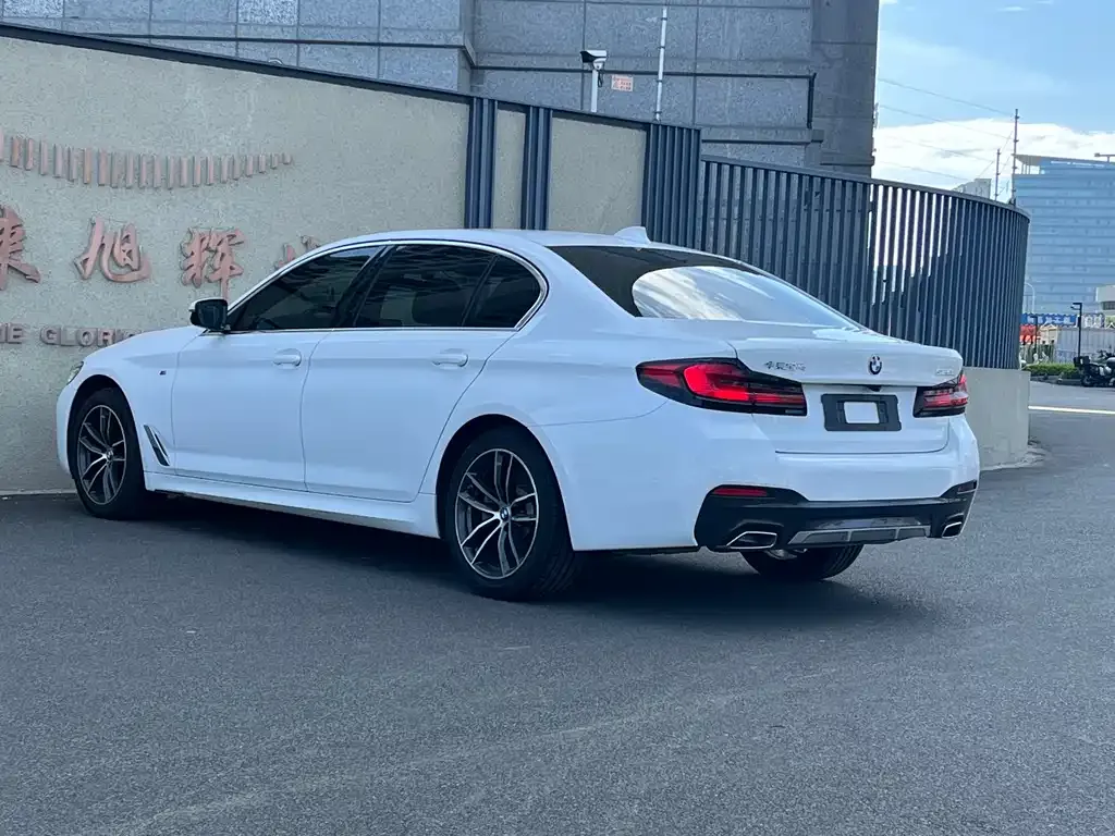 BMW 5 Series — фото 5