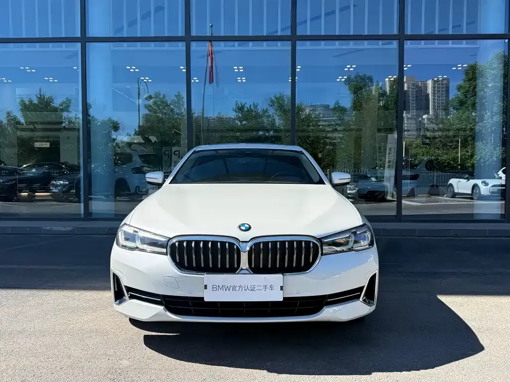 BMW 5 Series — фото 5