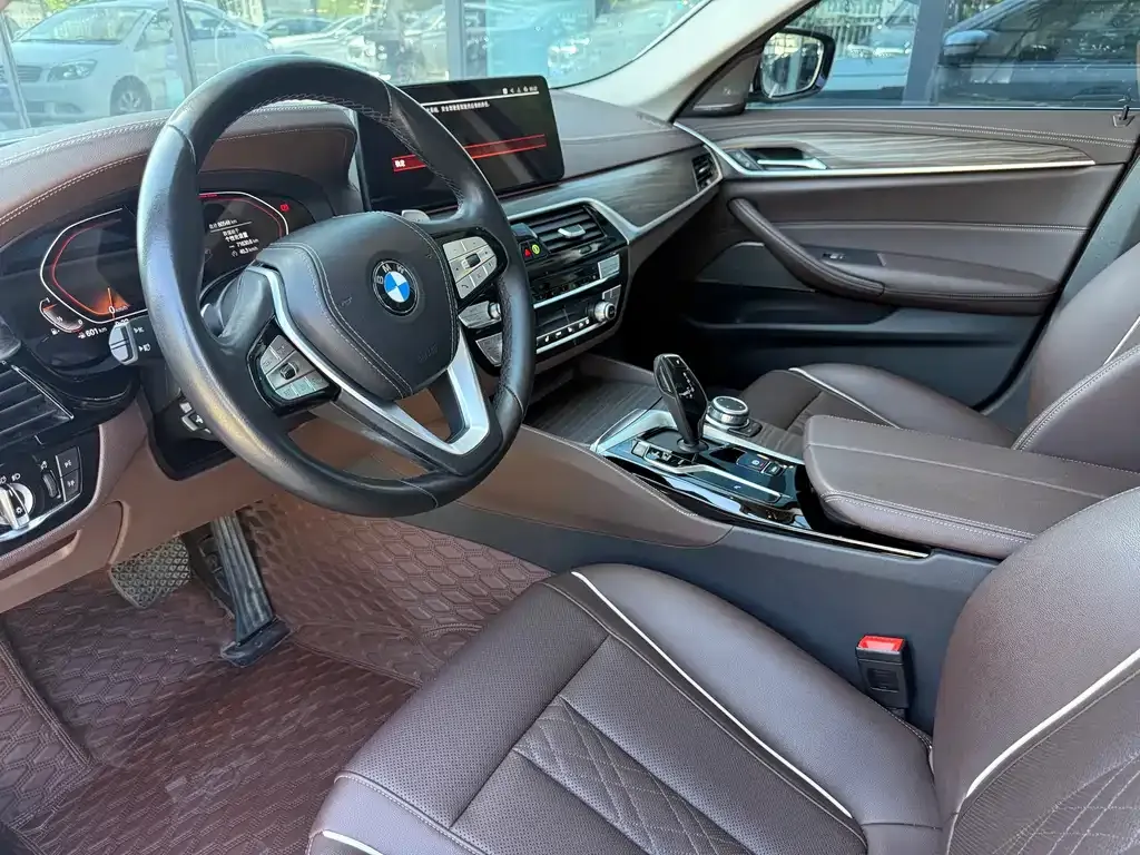 BMW 5 Series — фото 4