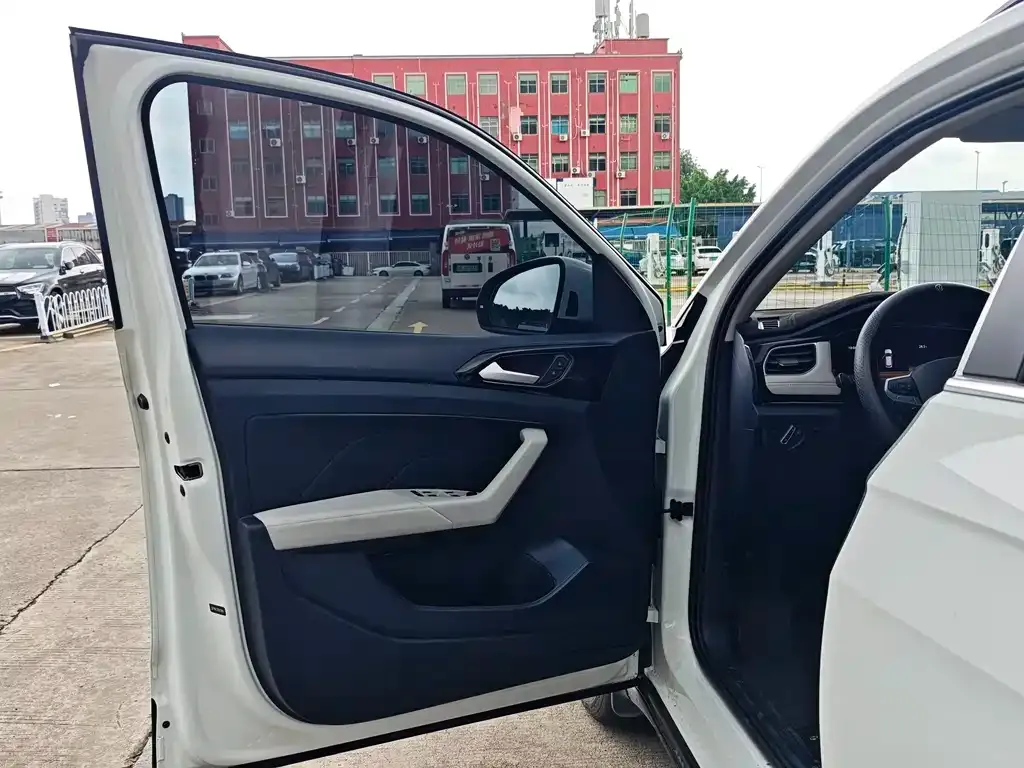 Volkswagen Tharu — фото 6