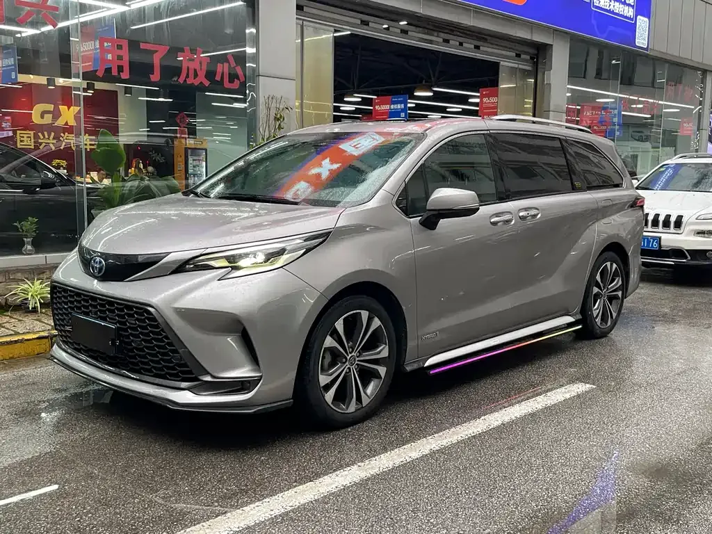 Toyota Granvia — фото 1