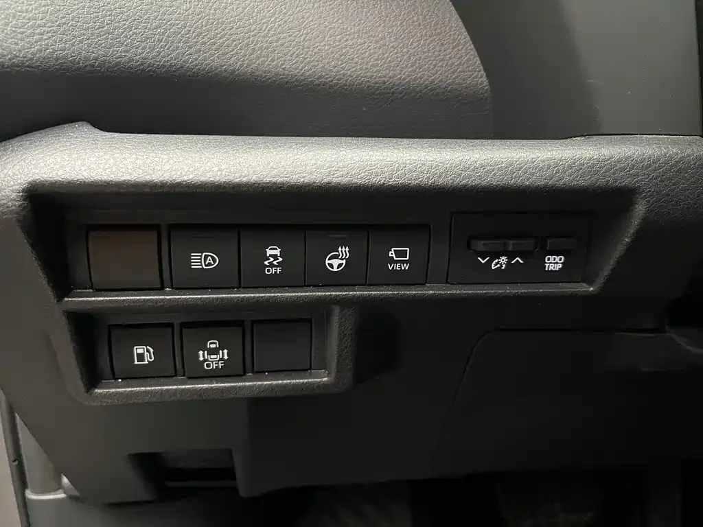 Toyota Granvia — фото 3