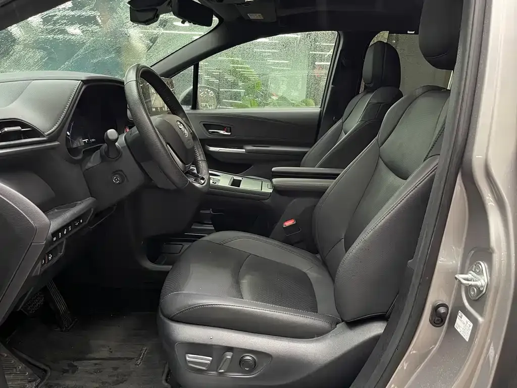 Toyota Granvia — фото 6