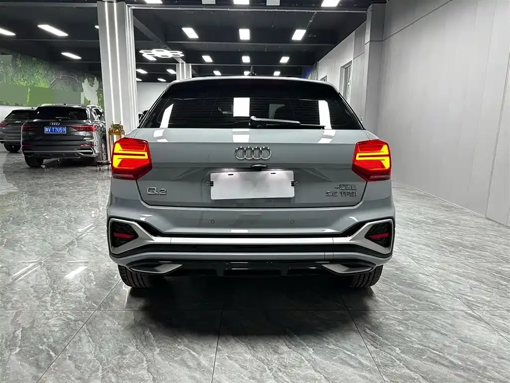 Audi Q2L — фото 8