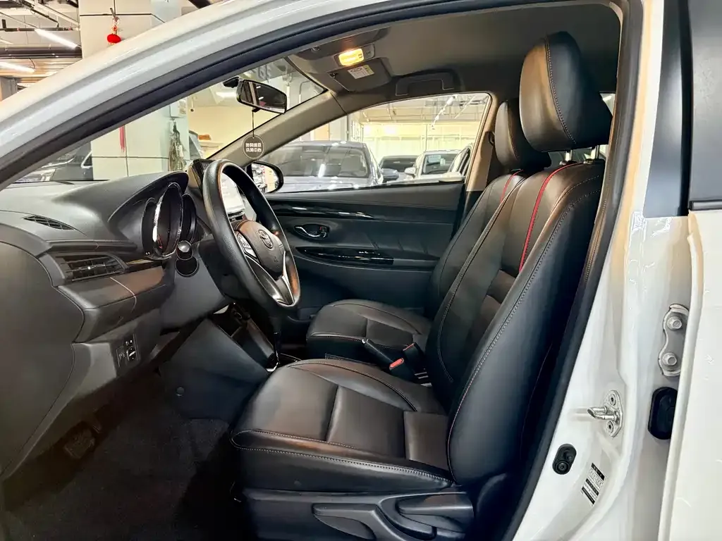 Toyota Yaris L — фото 6