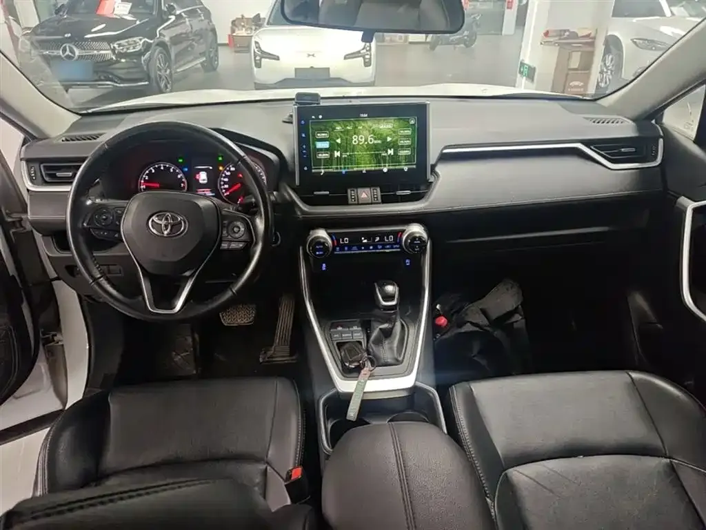 Toyota Wildlander — фото 10