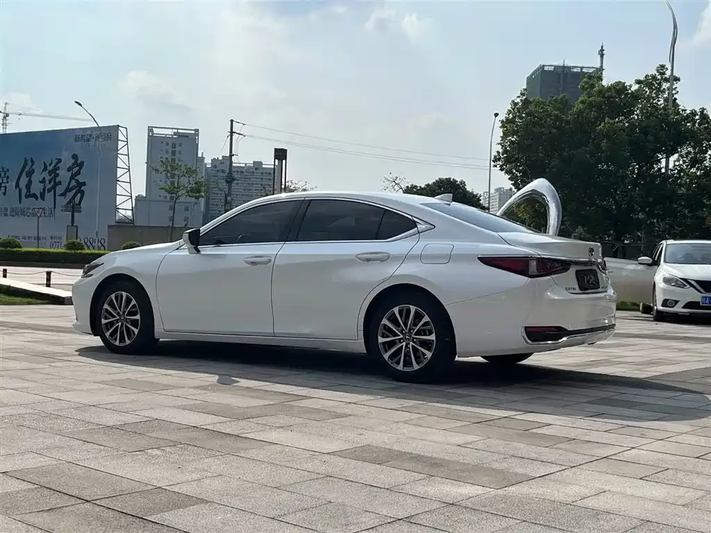 Lexus ES — фото 7