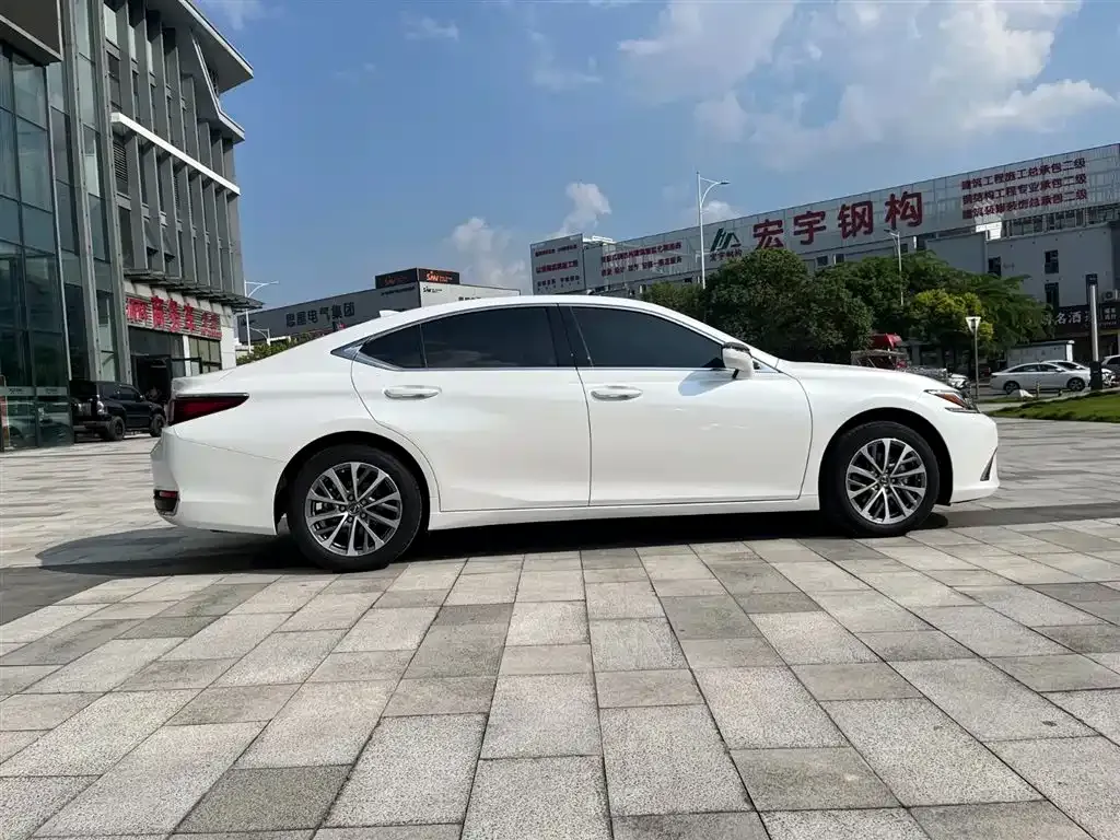 Lexus ES — фото 6