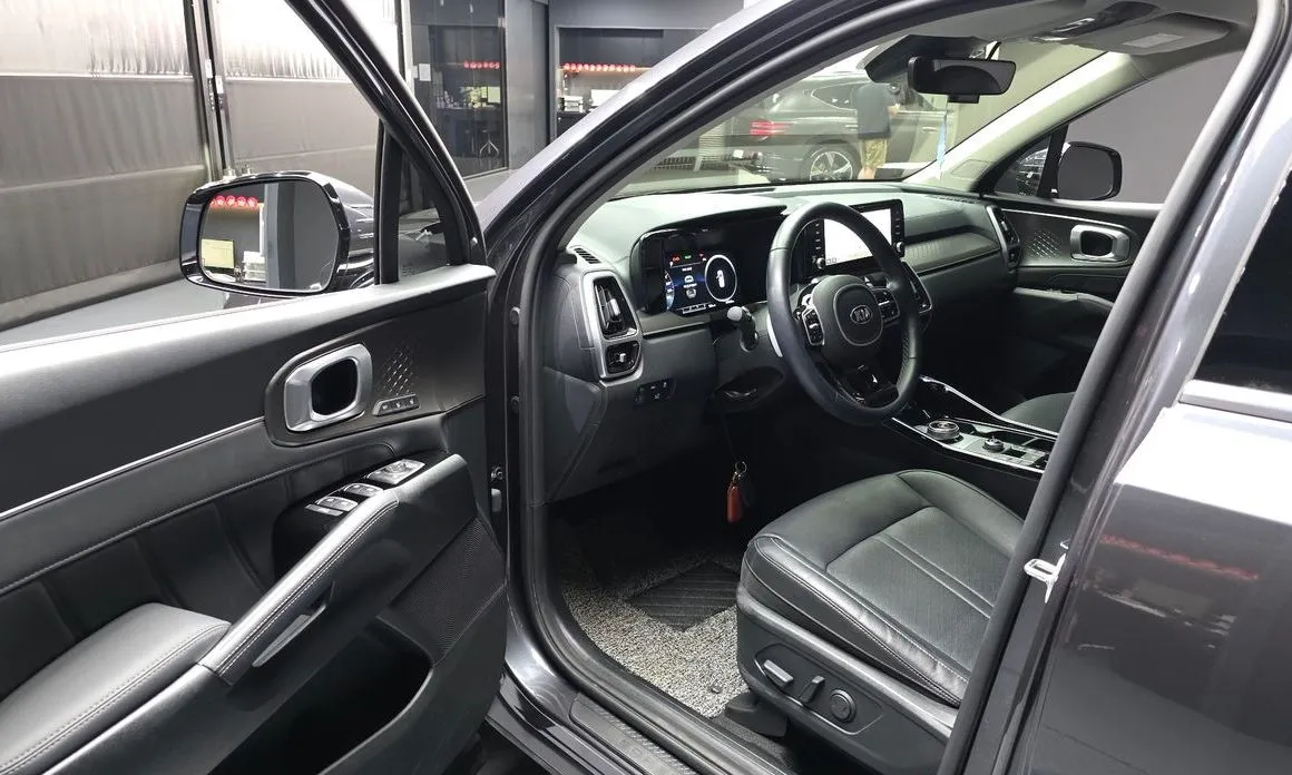 Kia Sorento — фото 8
