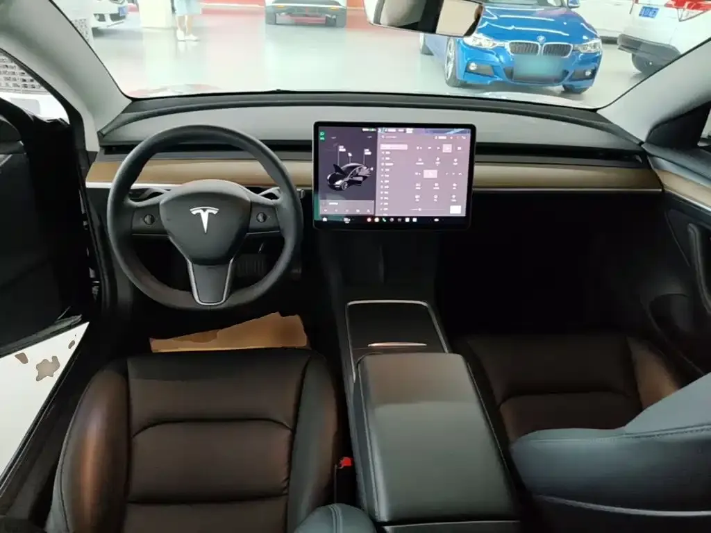 Tesla Model 3 — фото 8