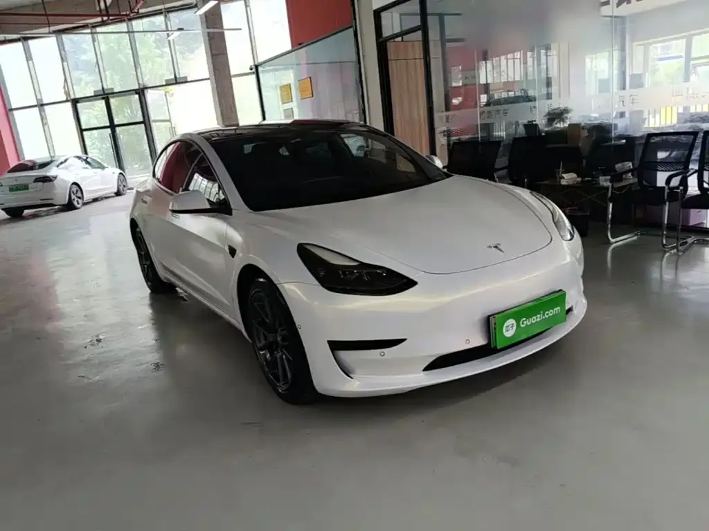 Tesla Model 3 — фото 10