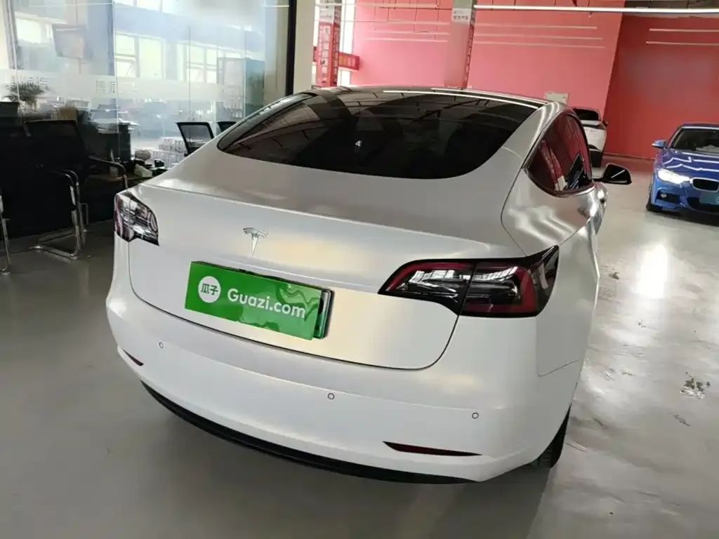 Tesla Model 3 — фото 9