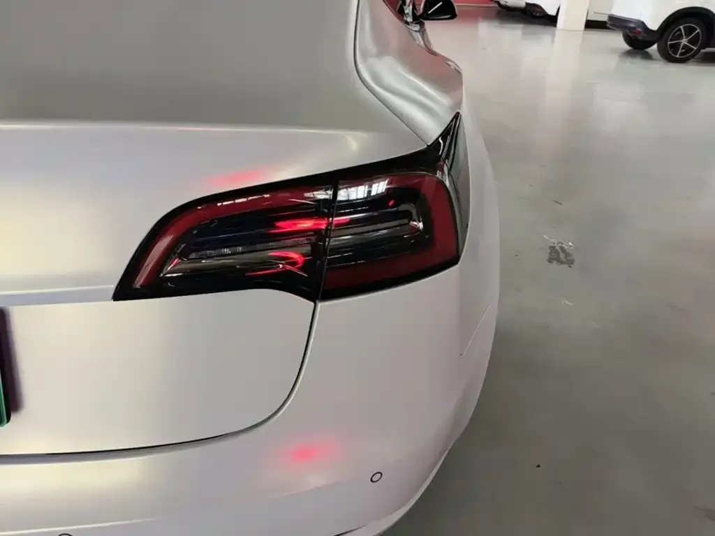 Tesla Model 3 — фото 4