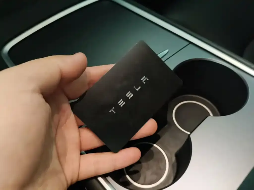 Tesla Model 3 — фото 2