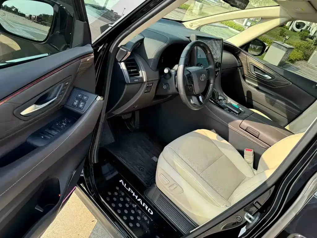 Toyota Alphard — фото 3