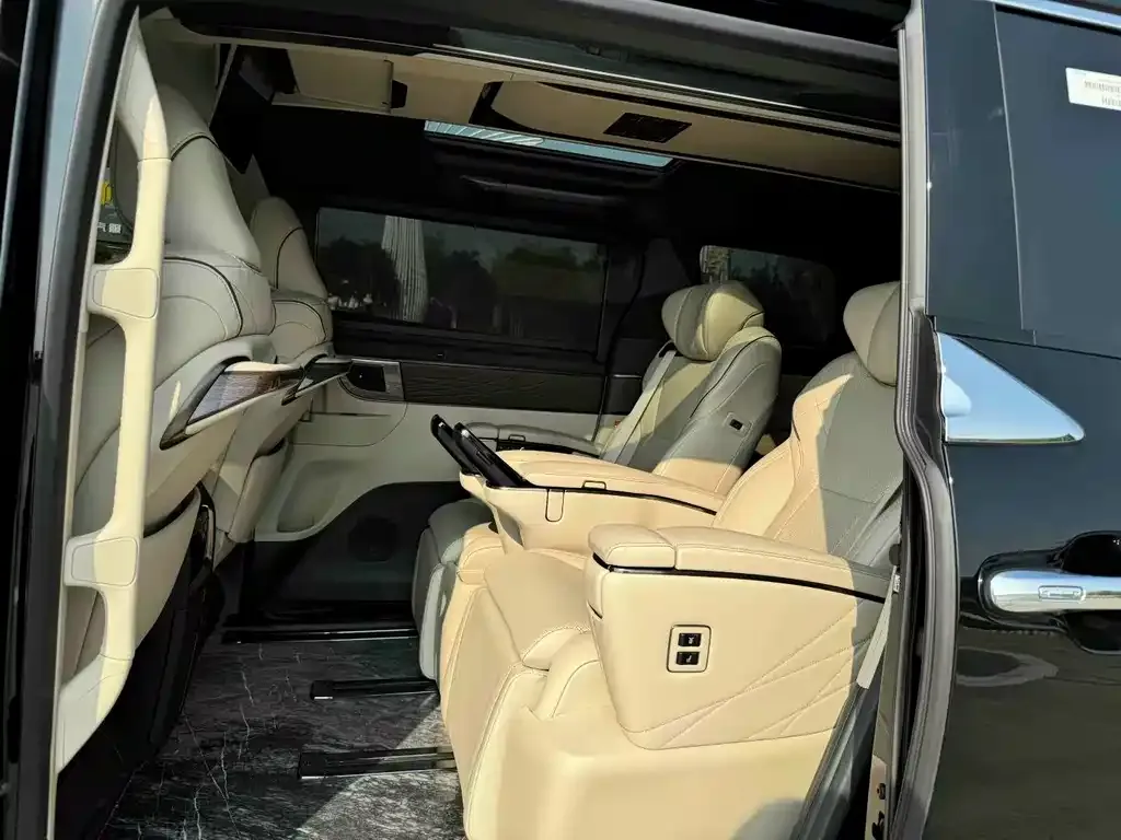 Toyota Alphard — фото 6