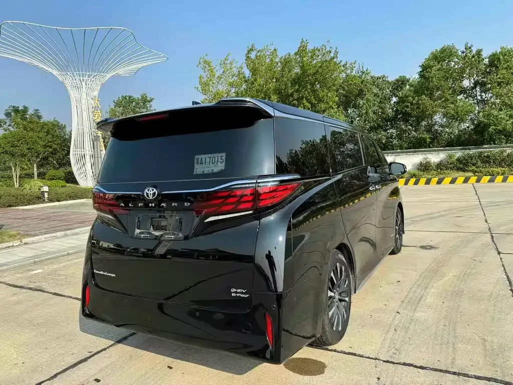 Toyota Alphard — фото 5