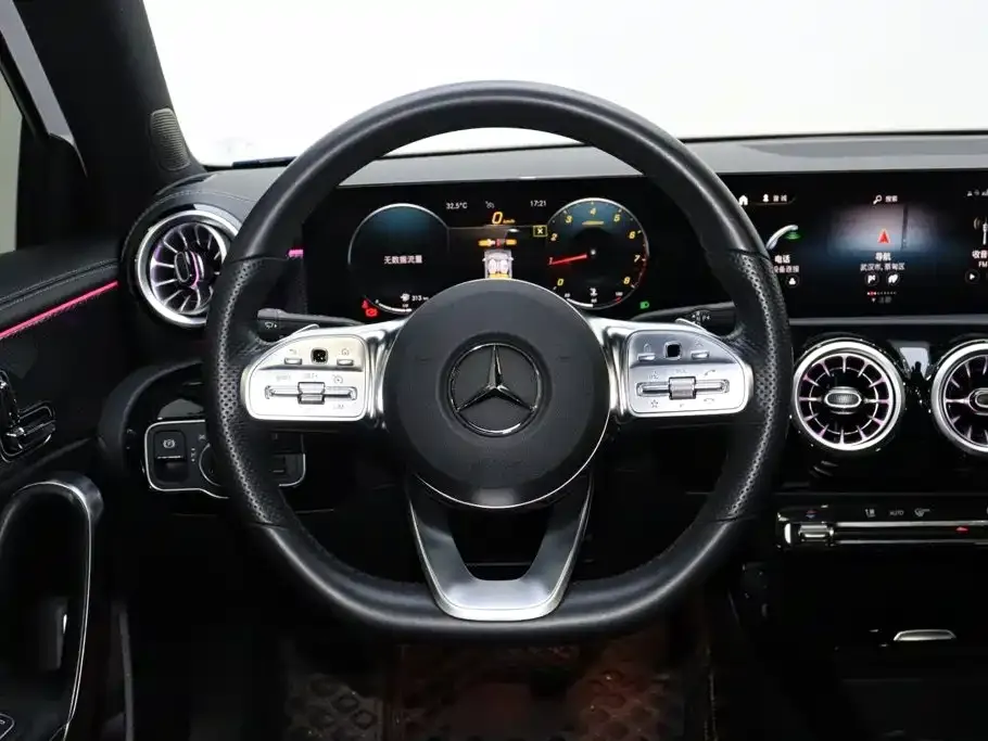 Mercedes-Benz A-Class — фото 10