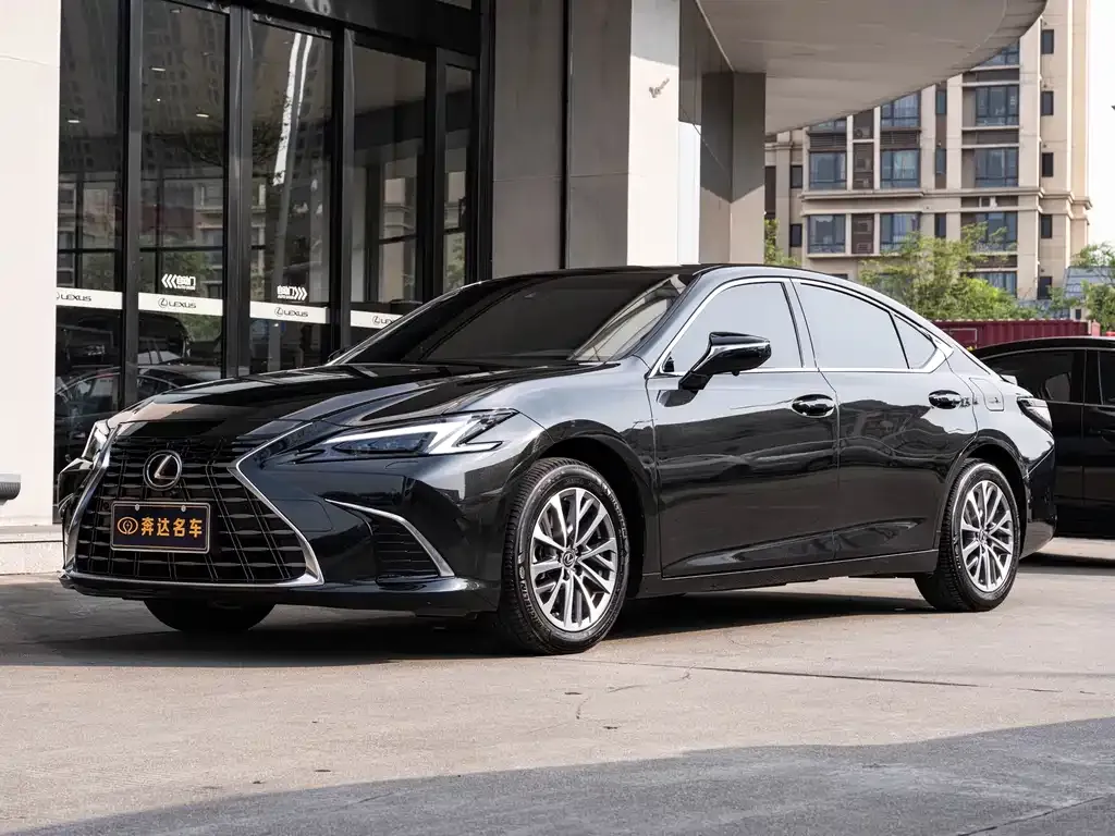 Lexus ES — фото 1