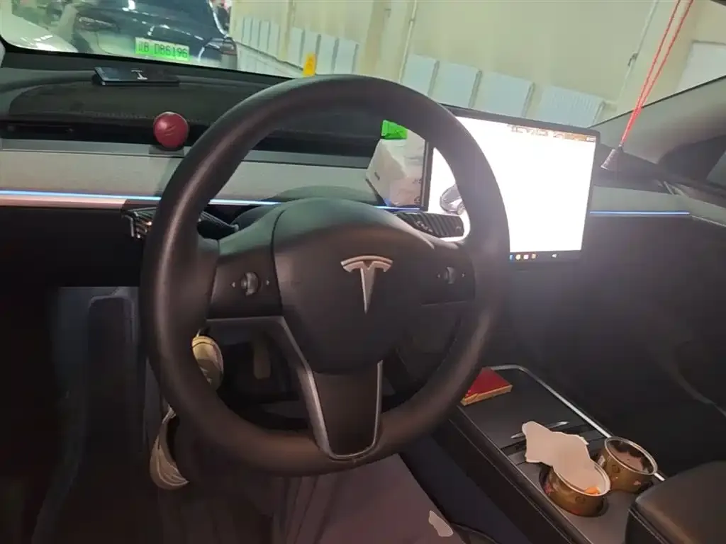 Tesla Model Y — фото 3
