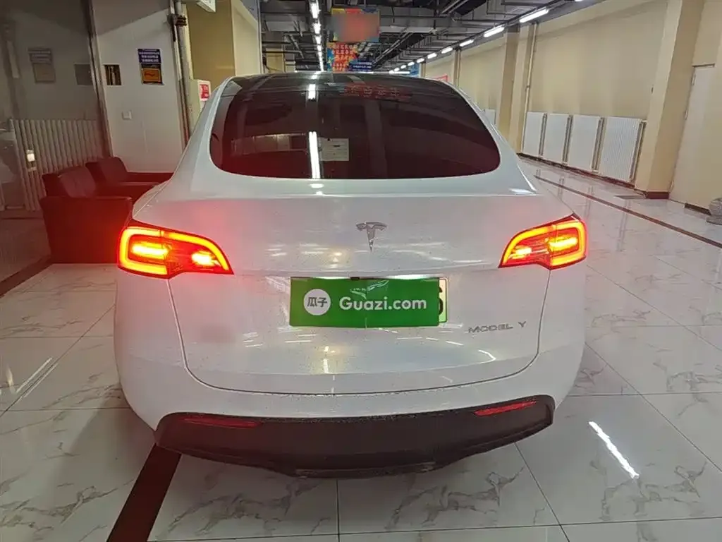 Tesla Model Y — фото 4