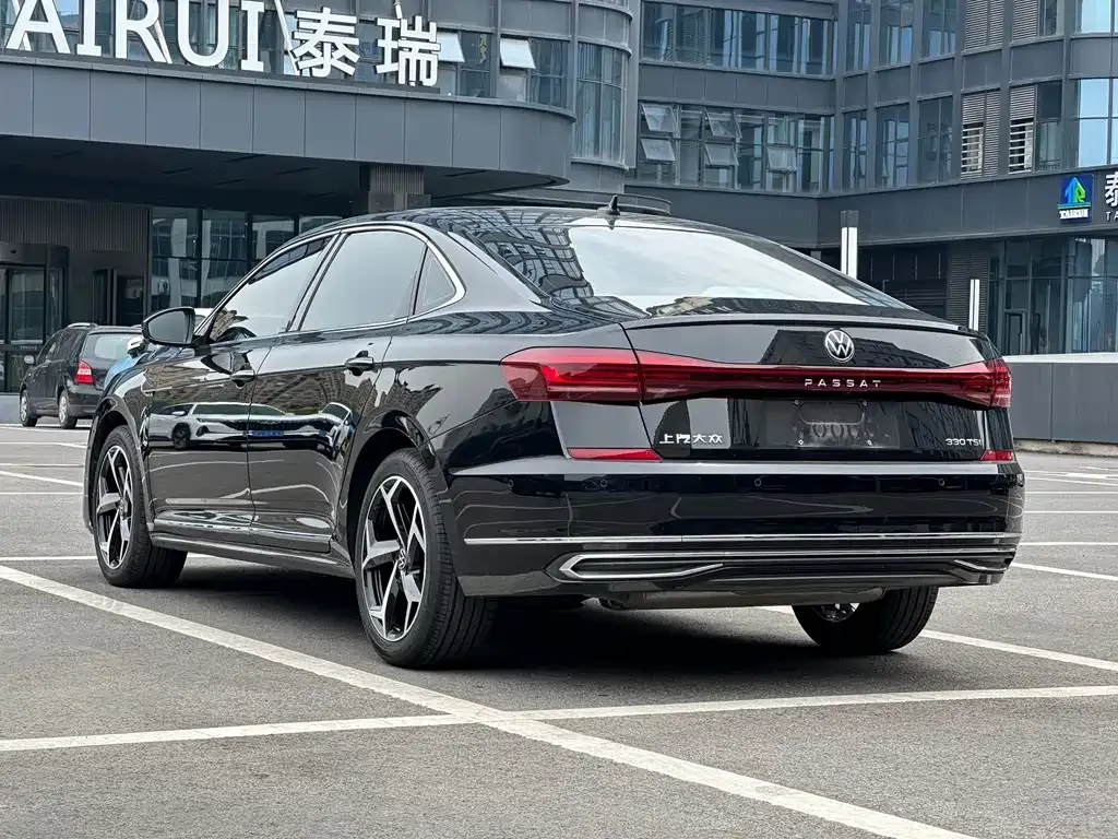 Volkswagen Passat — фото 7