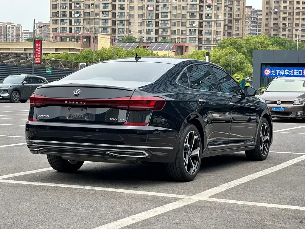 Volkswagen Passat — фото 8