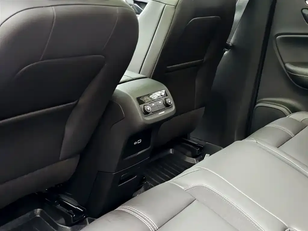 Chevrolet Blazer 2023 из CN, фото 2