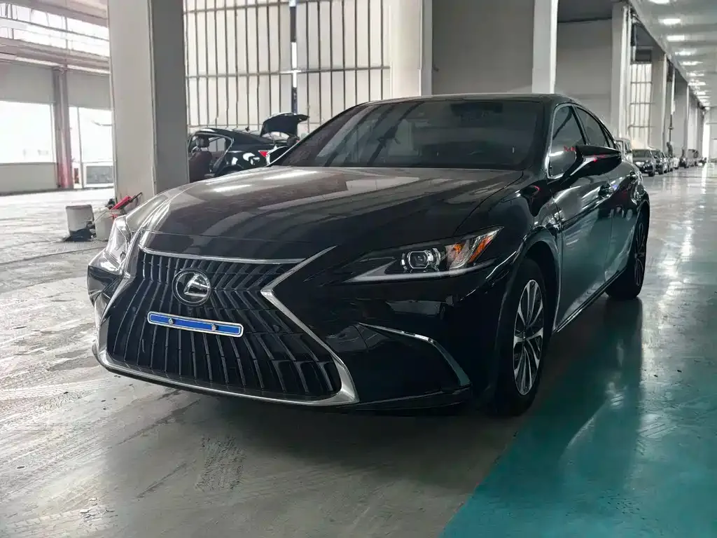 Lexus ES — фото 1