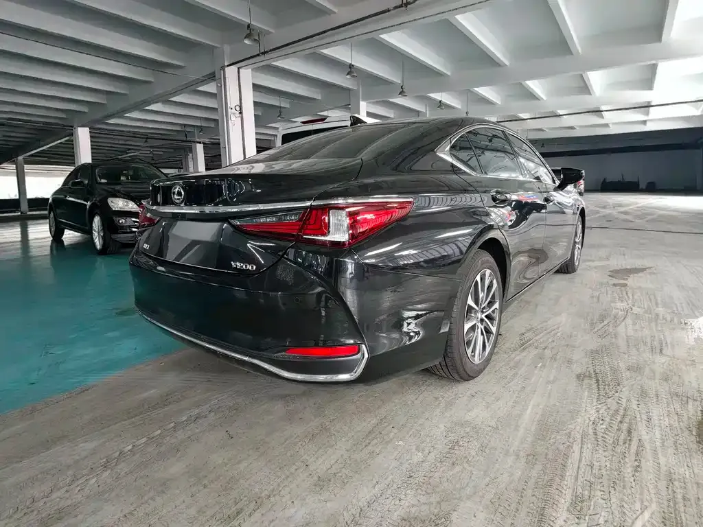 Lexus ES — фото 9