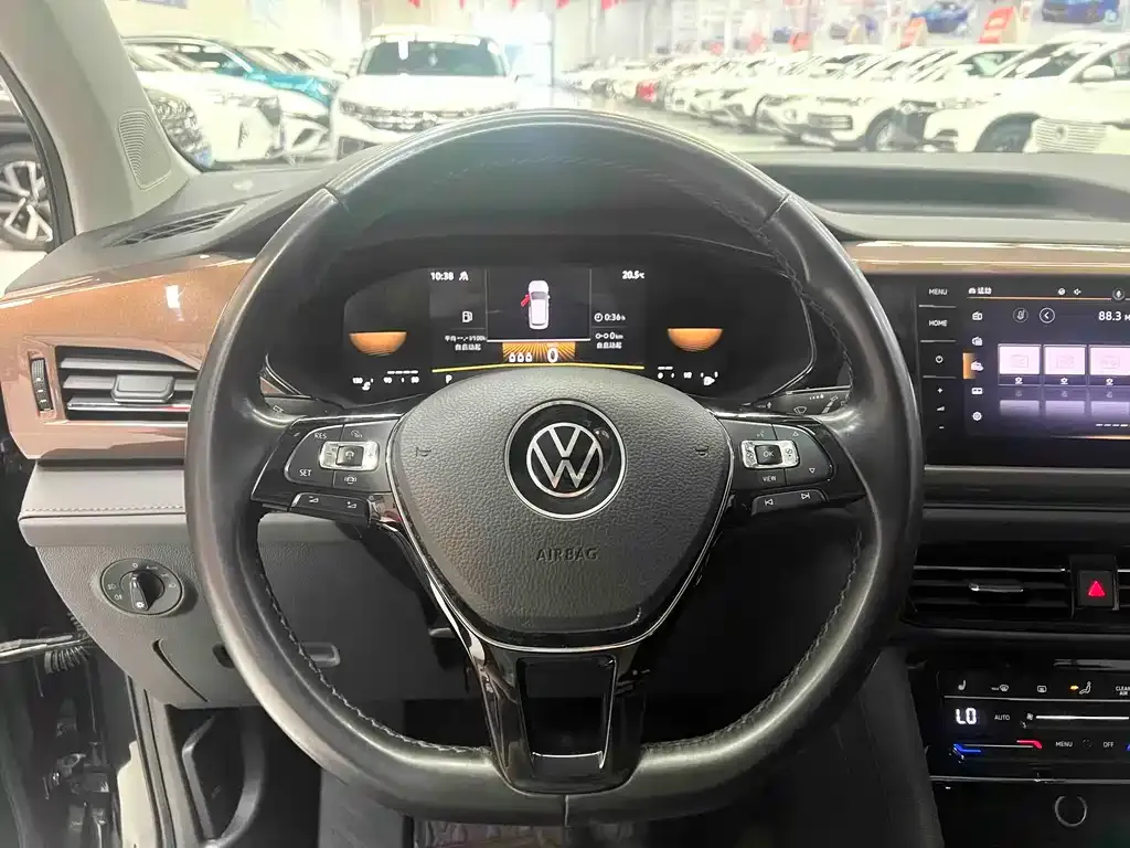 Volkswagen Tharu — фото 8