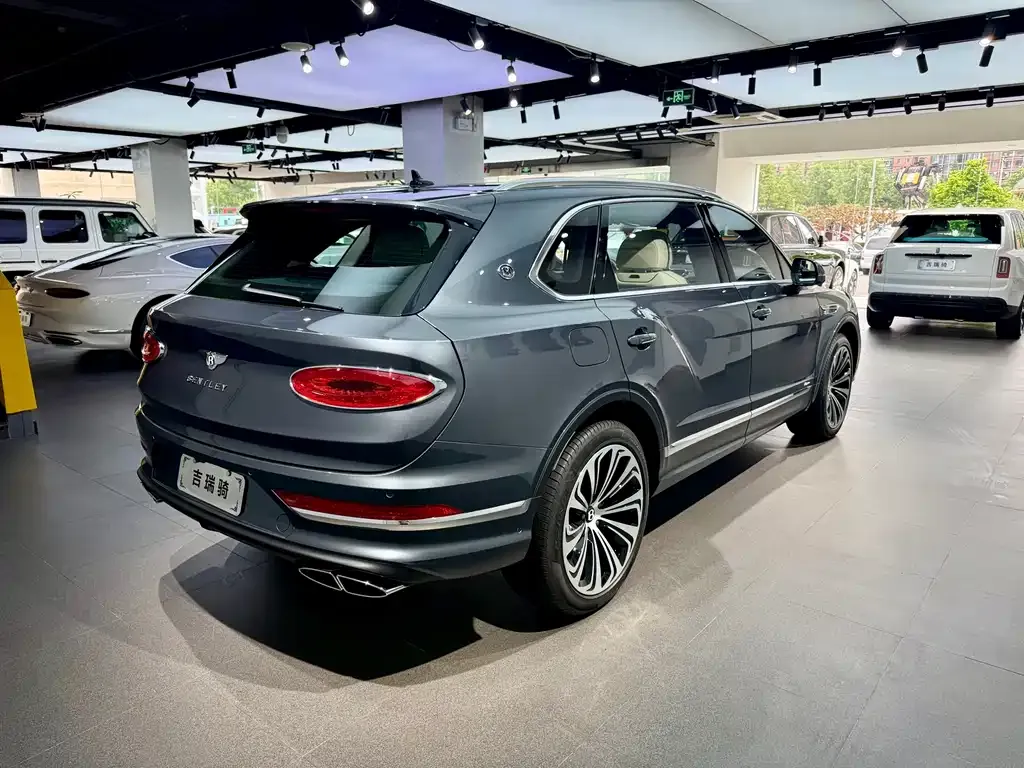Bentley Bentayga — фото 10