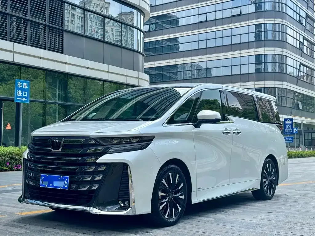 Toyota Vellfire — фото 1