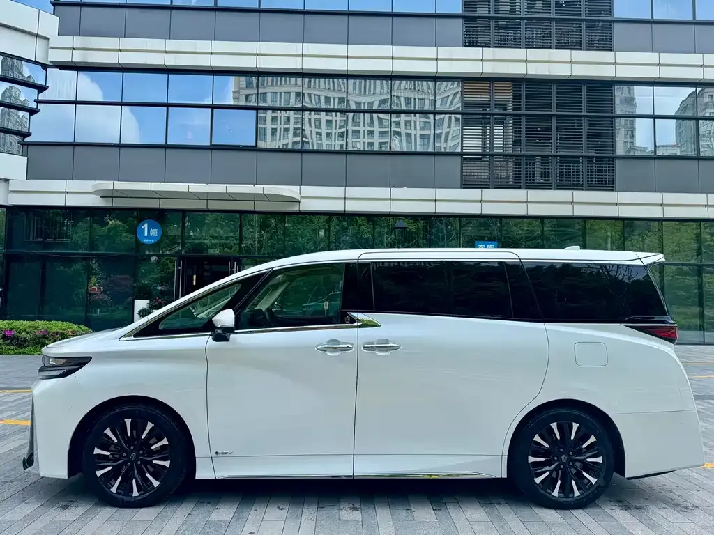 Toyota Vellfire — фото 5