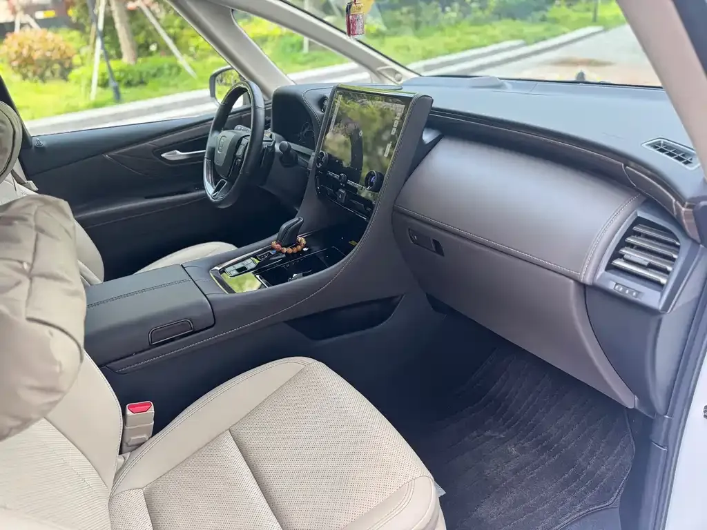 Toyota Vellfire — фото 8