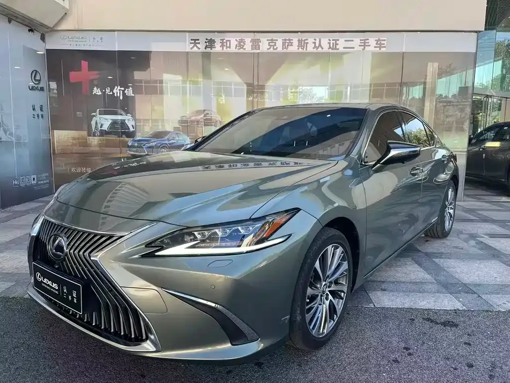 Lexus ES — фото 1
