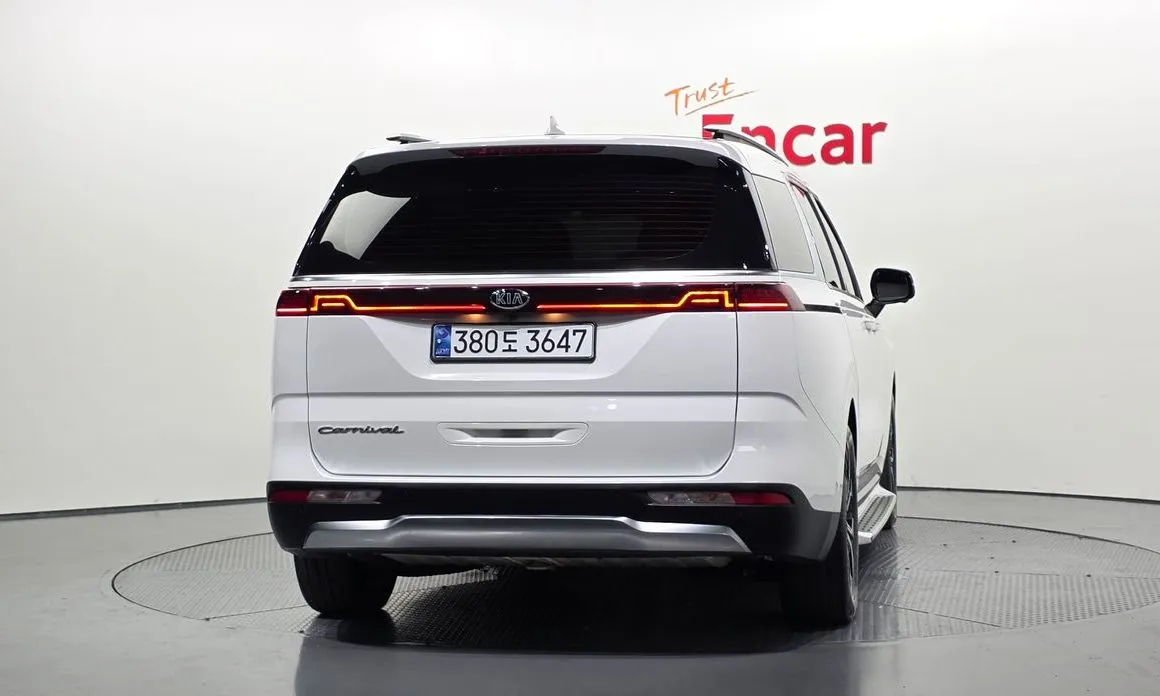 Kia Carnival — фото 4