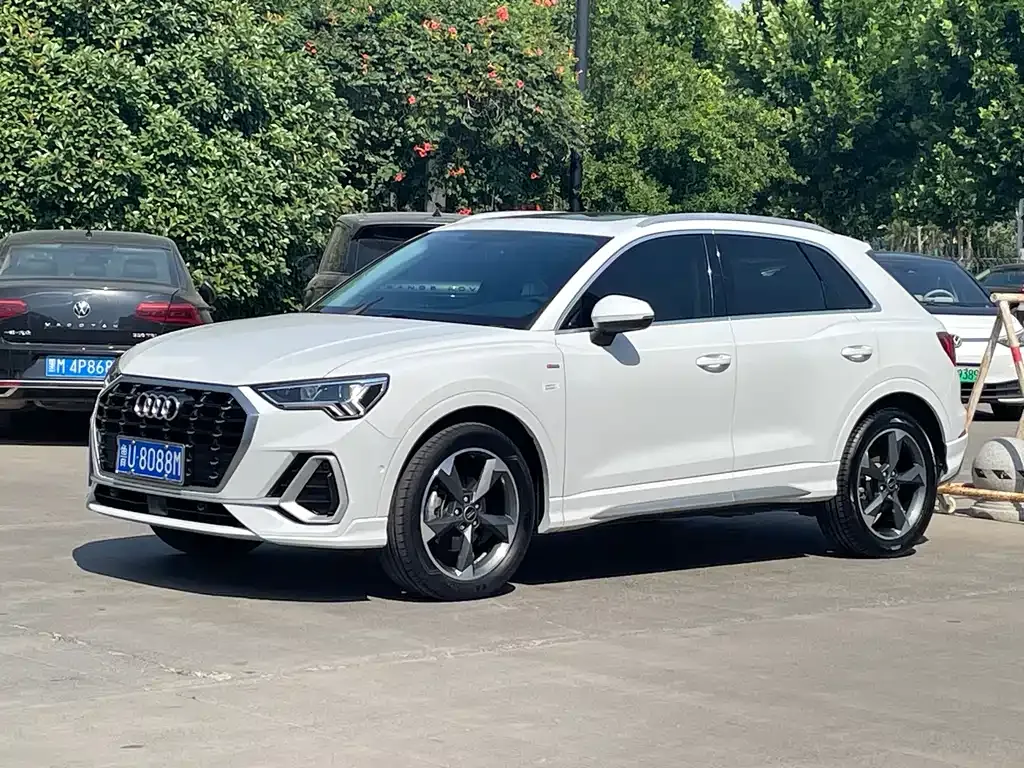 Audi Q3 — фото 1