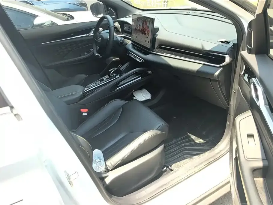 Geely Binyue — фото 10