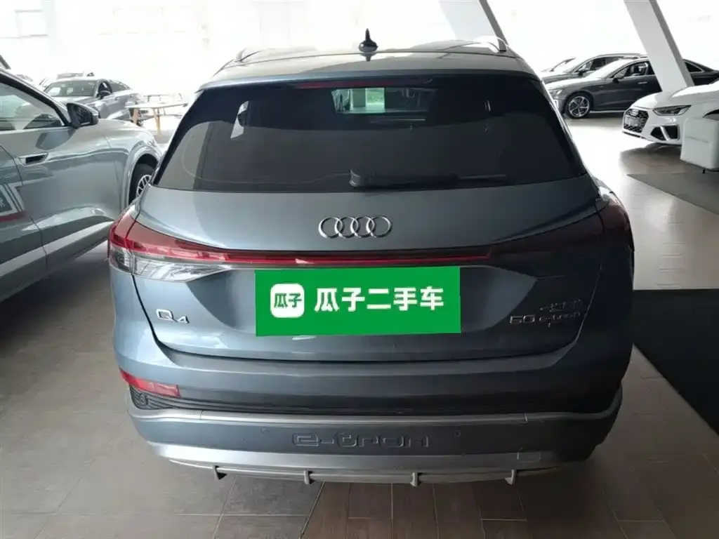 Audi Q4 e-tron — фото 2