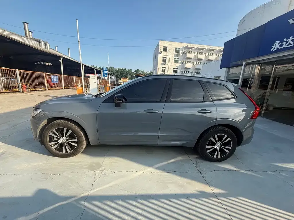 Volvo XC60 — фото 9