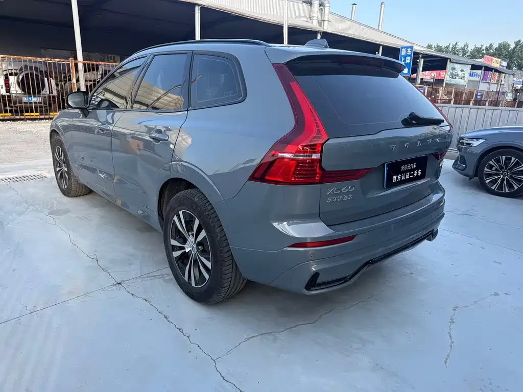 Volvo XC60 — фото 10
