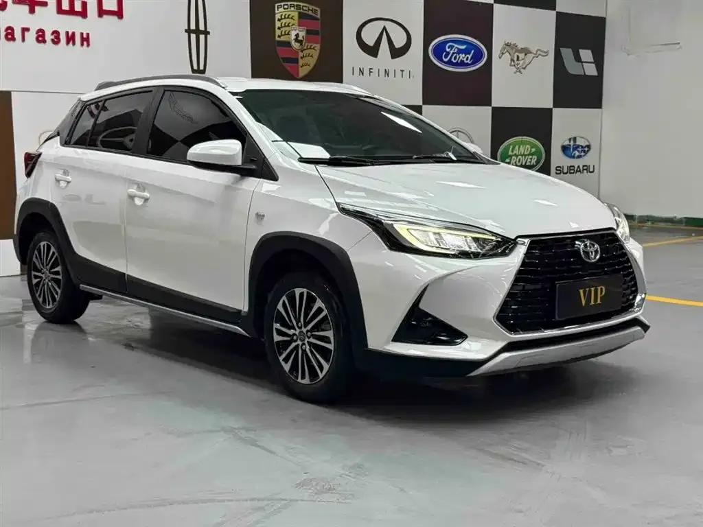 Toyota Yaris L — фото 10