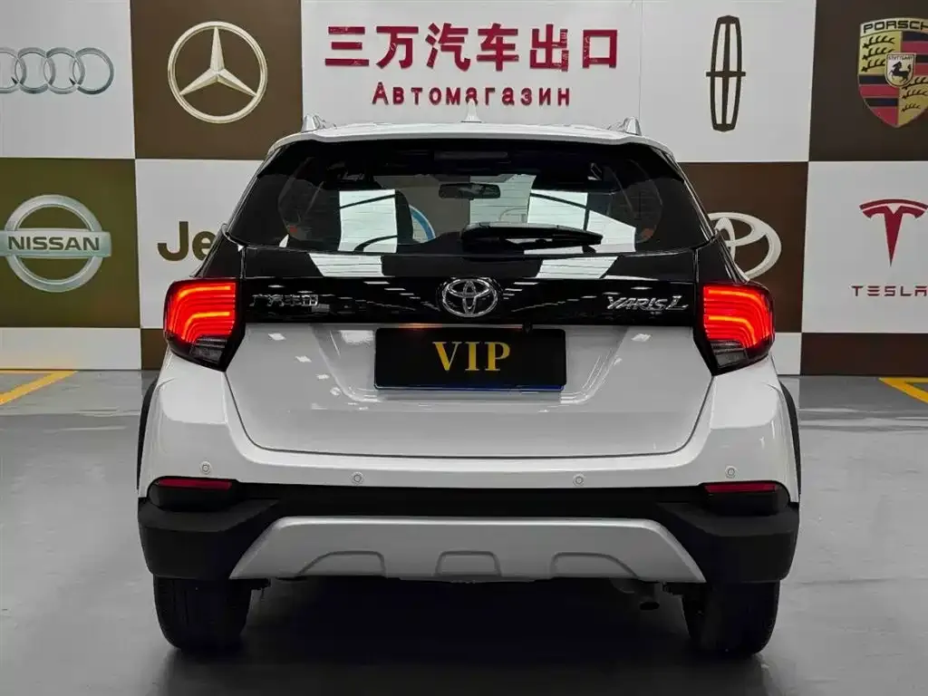Toyota Yaris L — фото 7