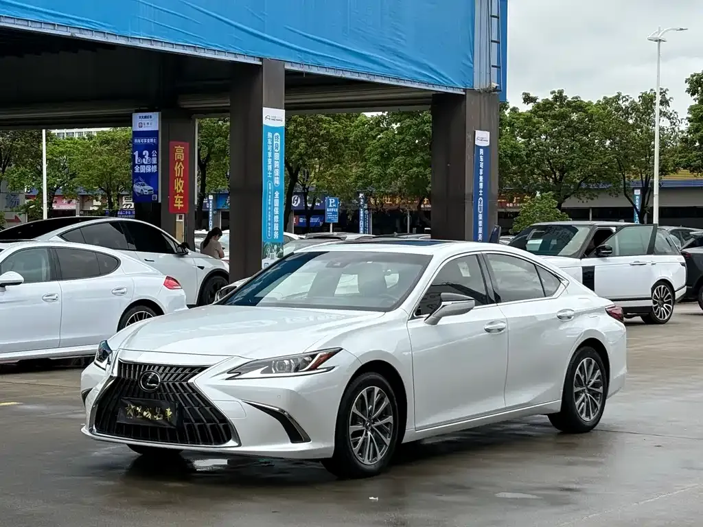 Lexus ES — фото 1