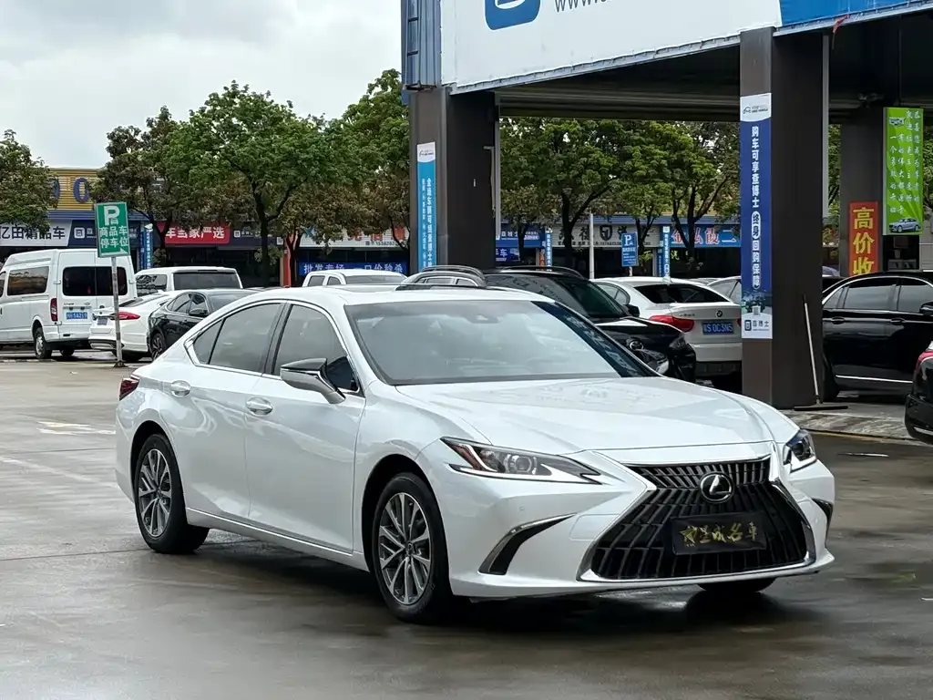 Lexus ES — фото 8
